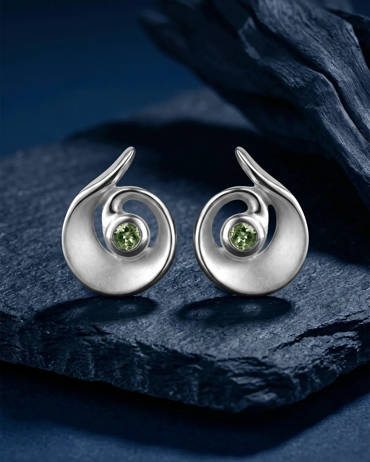 HAZE PERIDOT SPIRAL STUD EARRINGS