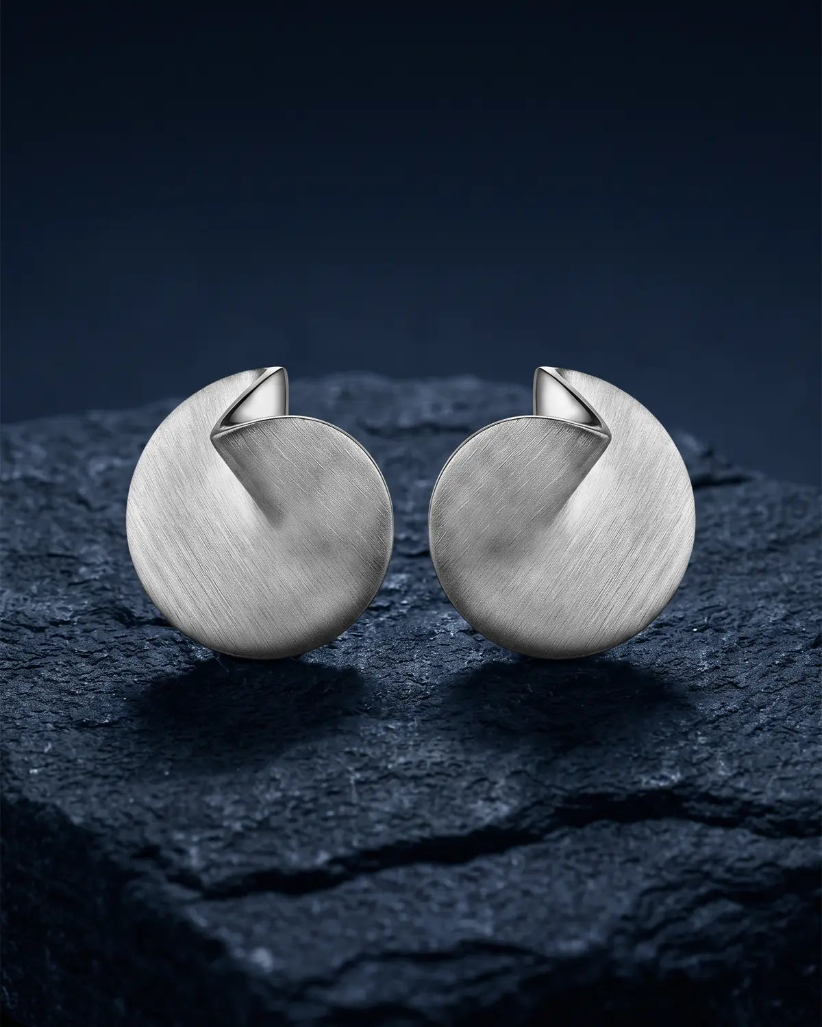 WILDFLOWER CURVED DISC STUD EARRINGS