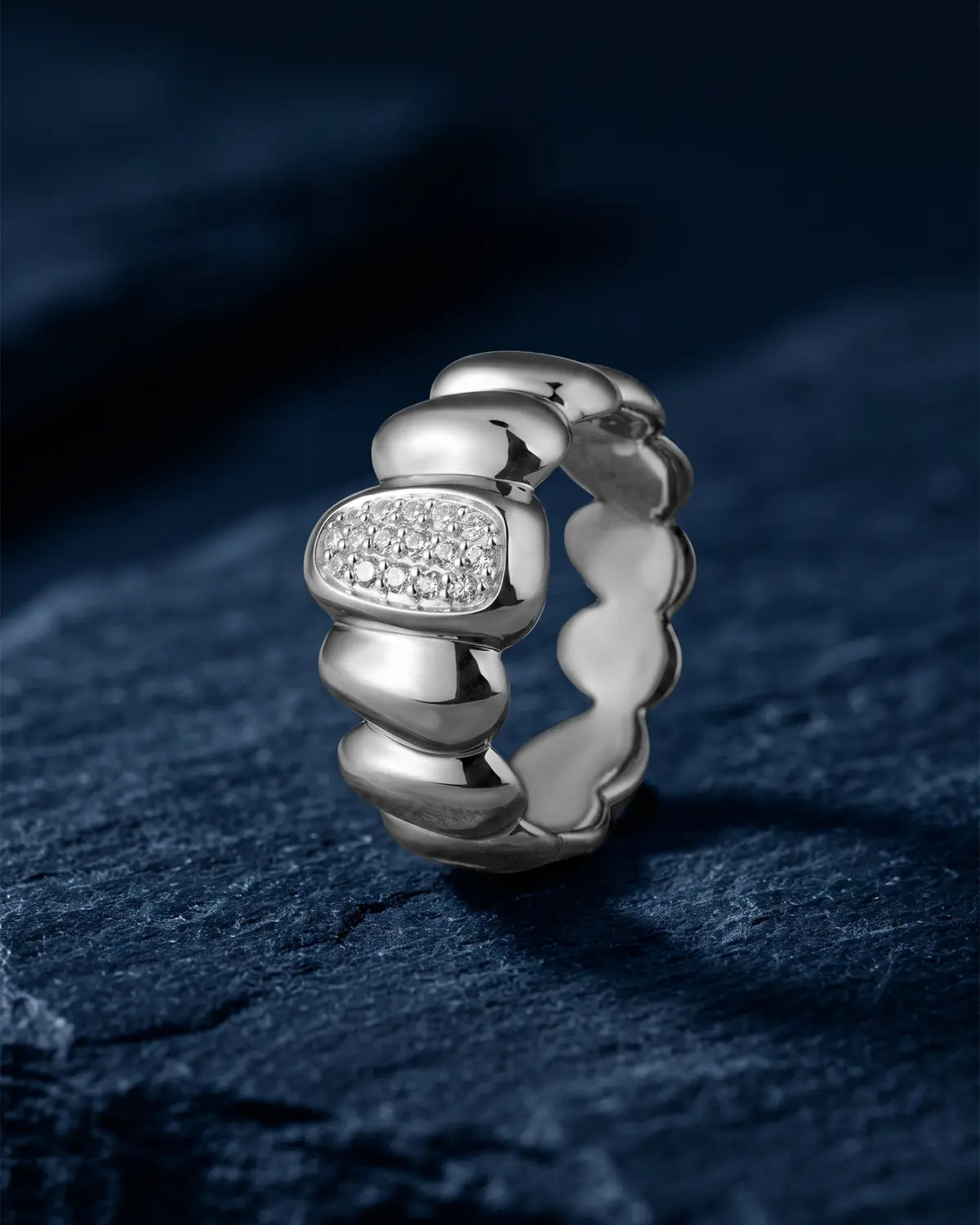 CIEL CRYSTAL PEBBLE BAND RING