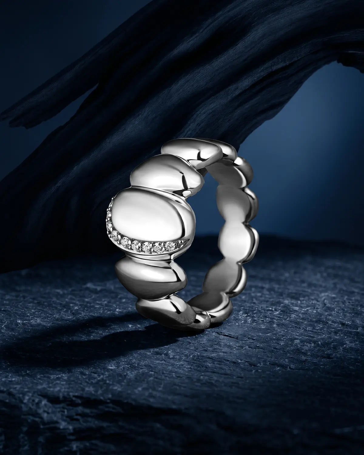 CELESTE PAVÈ PEBBLE BAND RING