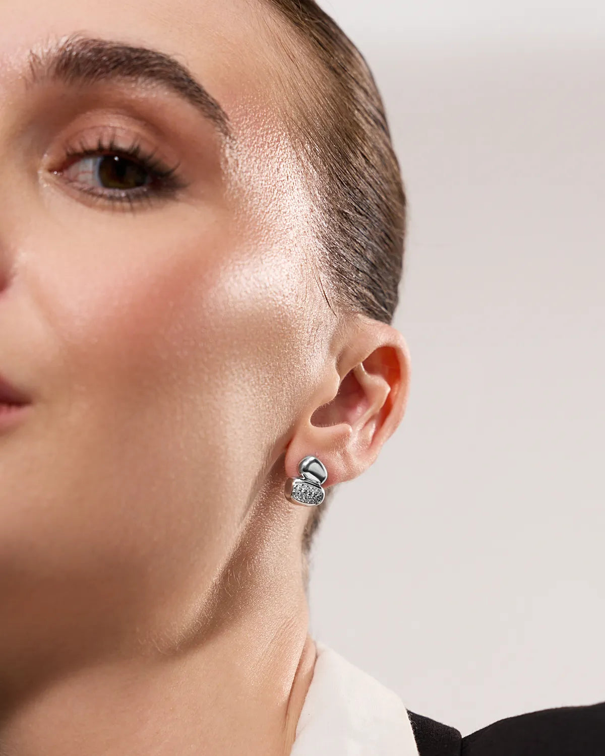 CIEL CRYSTAL PEBBLE STUD EARRINGS