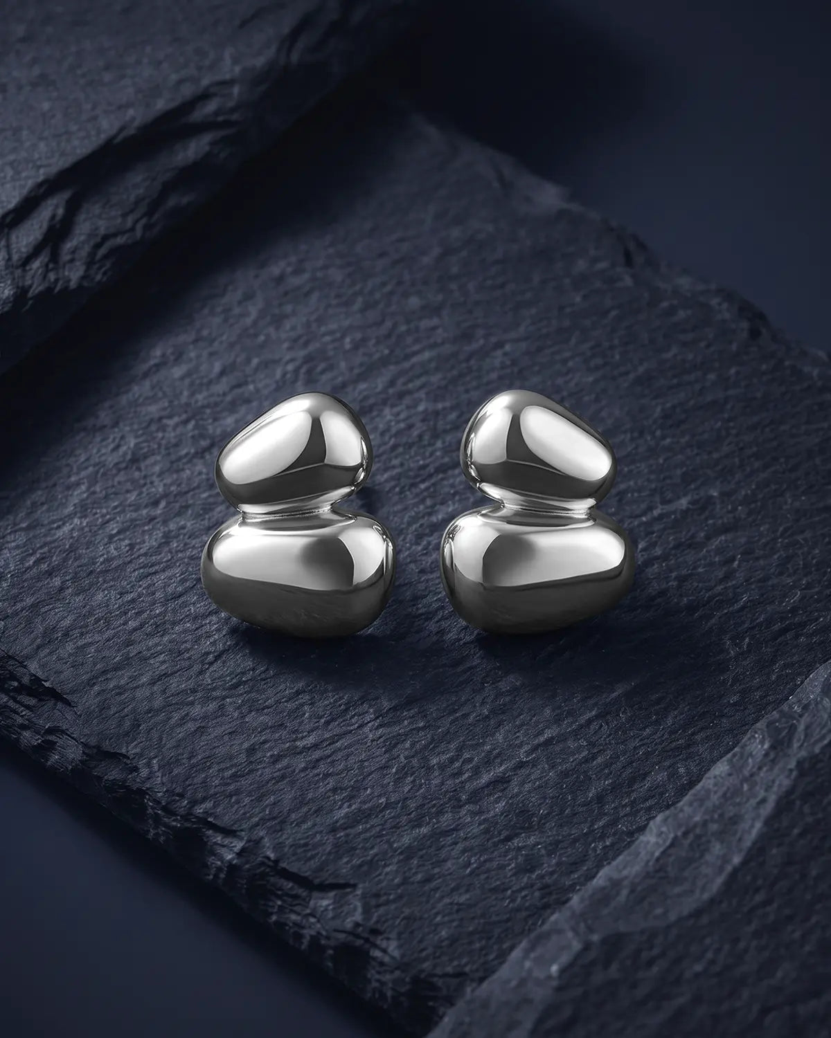 COSMOS ROUNDED PEBBLE STUD EARRINGS