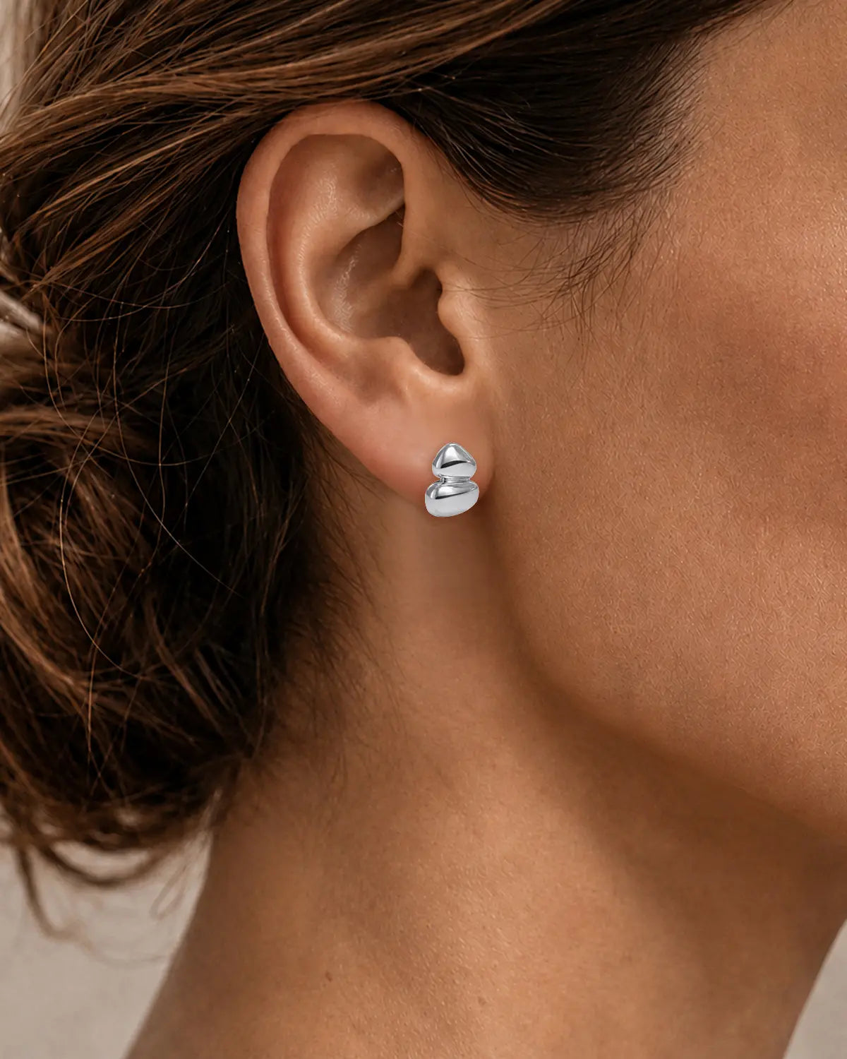 COSMOS ROUNDED PEBBLE STUD EARRINGS