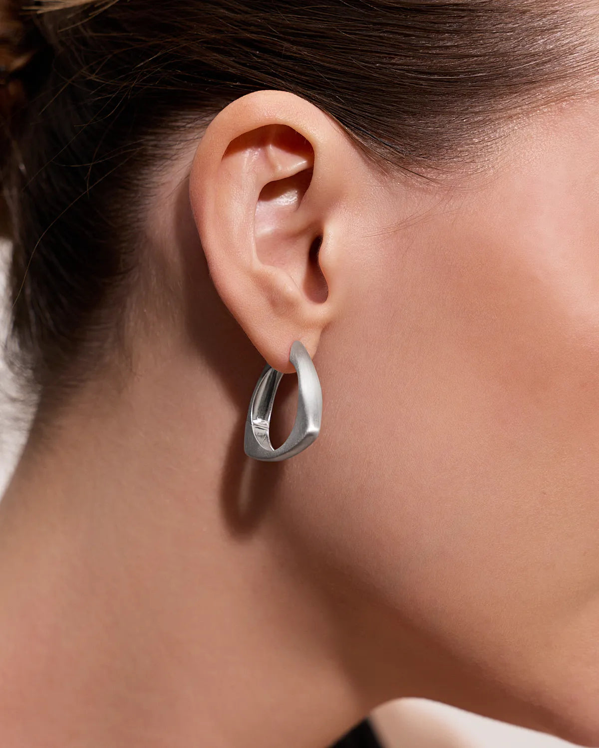 SCULPTED TRIANGLE HOOP EARRINGS