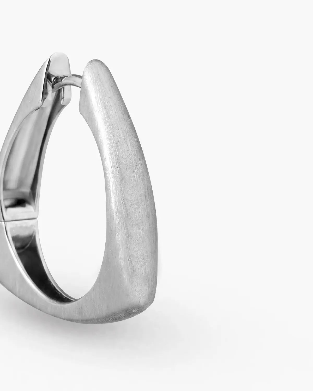 SCULPTED HOOP EARRINGS