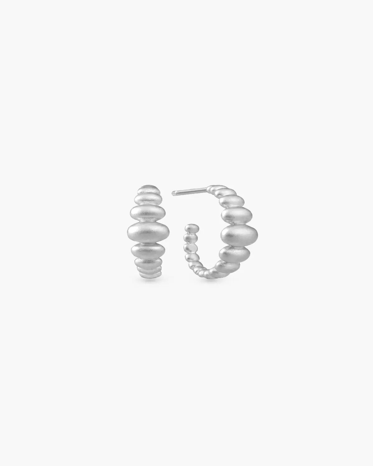 RESONANCE RIBBED HOOP EARRINGS
