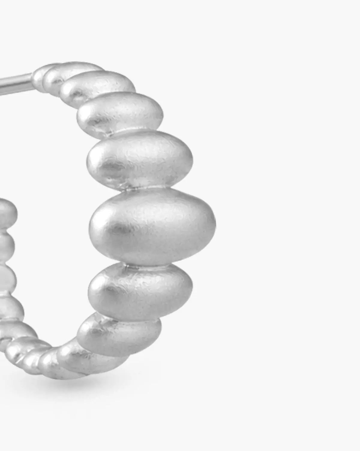 RESONANCE RIBBED HOOP EARRINGS