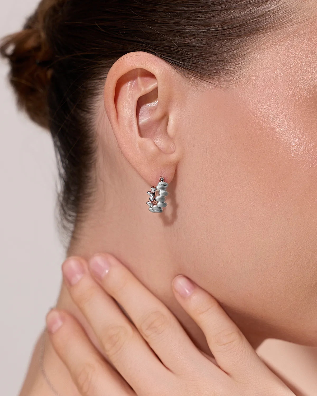 SOLIS PEBBLE HOOP EARRINGS