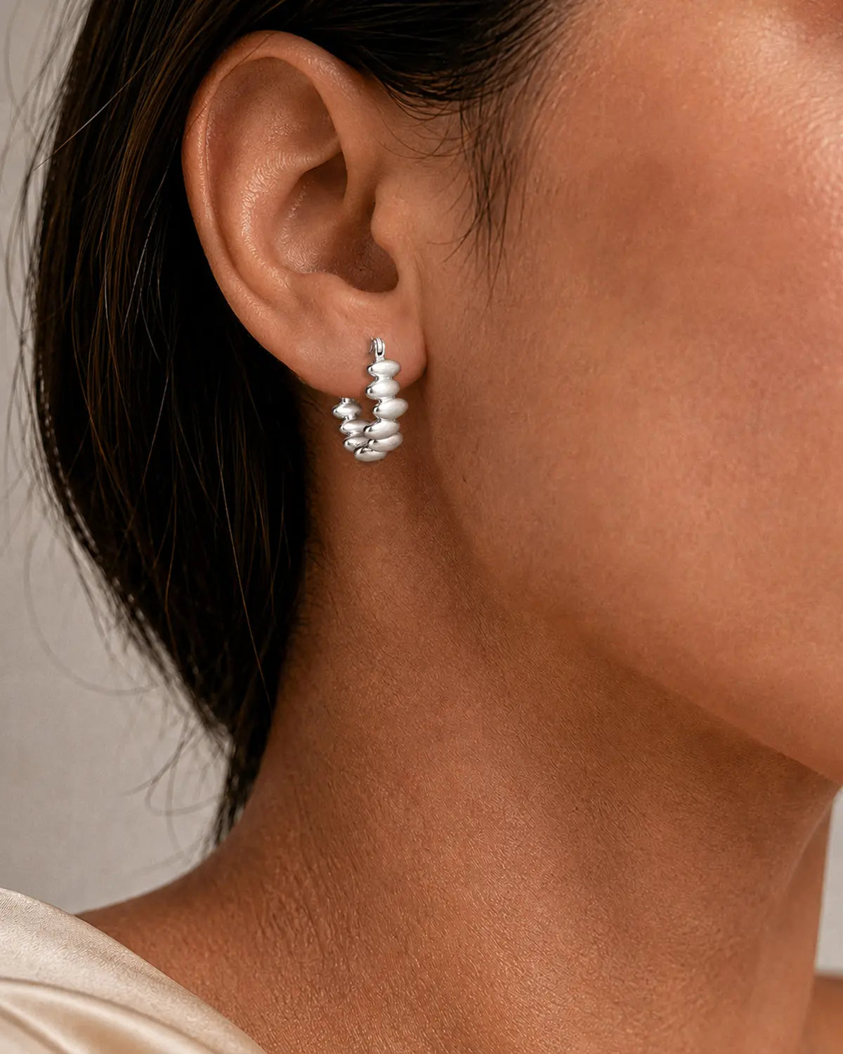 SOLIS PEBBLE HOOP EARRINGS