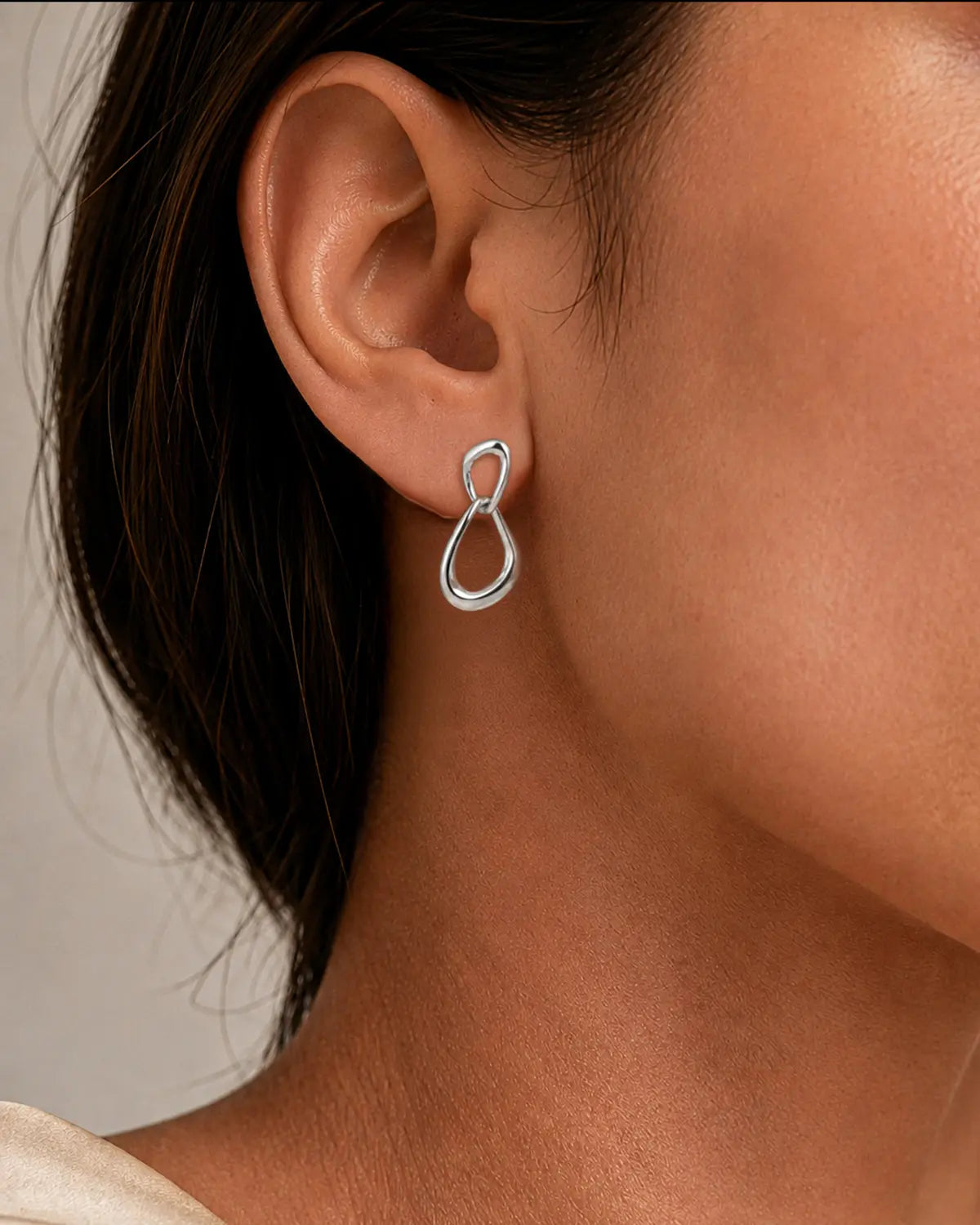 CRESCENDO LOOPED DROP EARRINGS