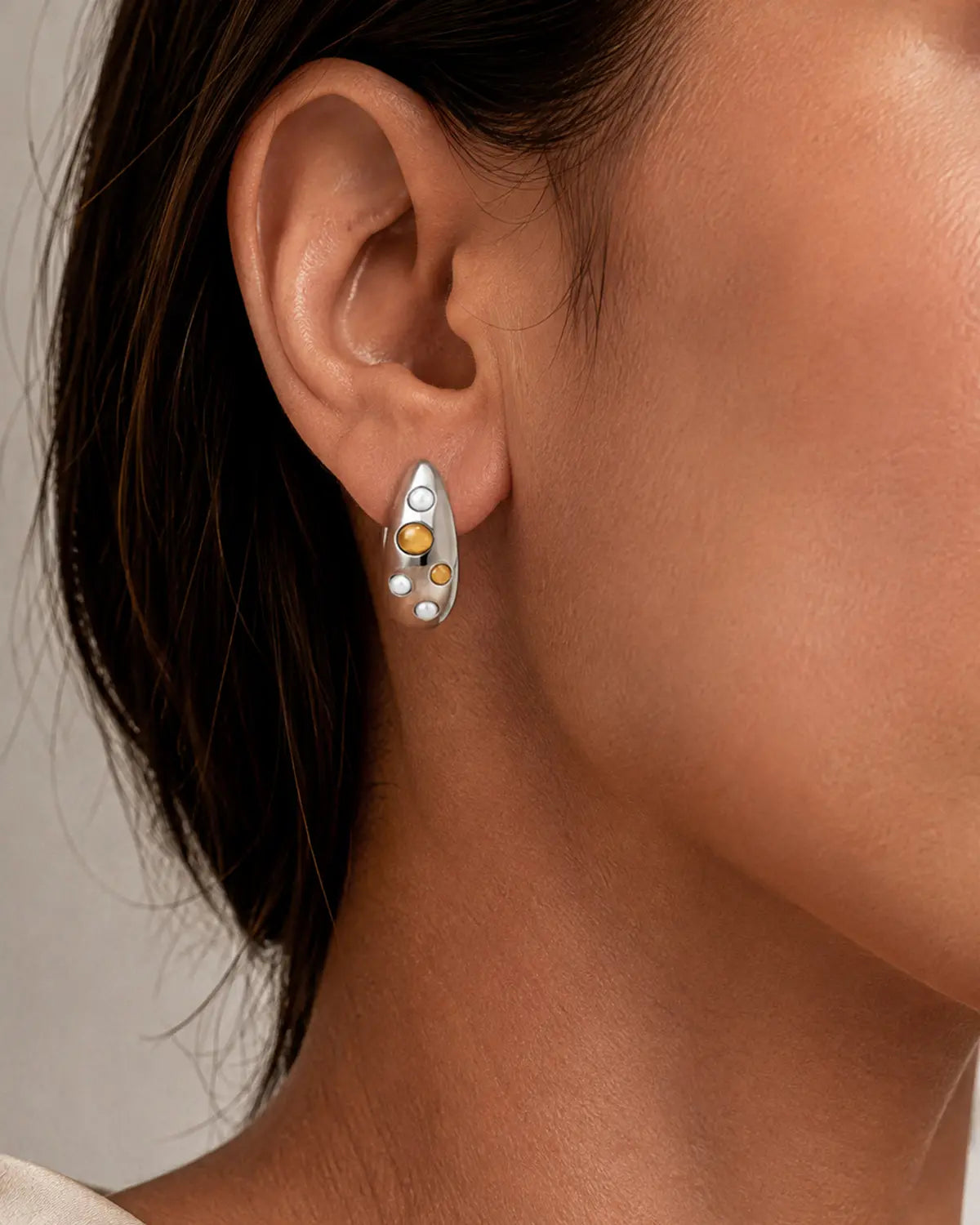 ENCASED AMBER INLAY HOOP EARRINGS