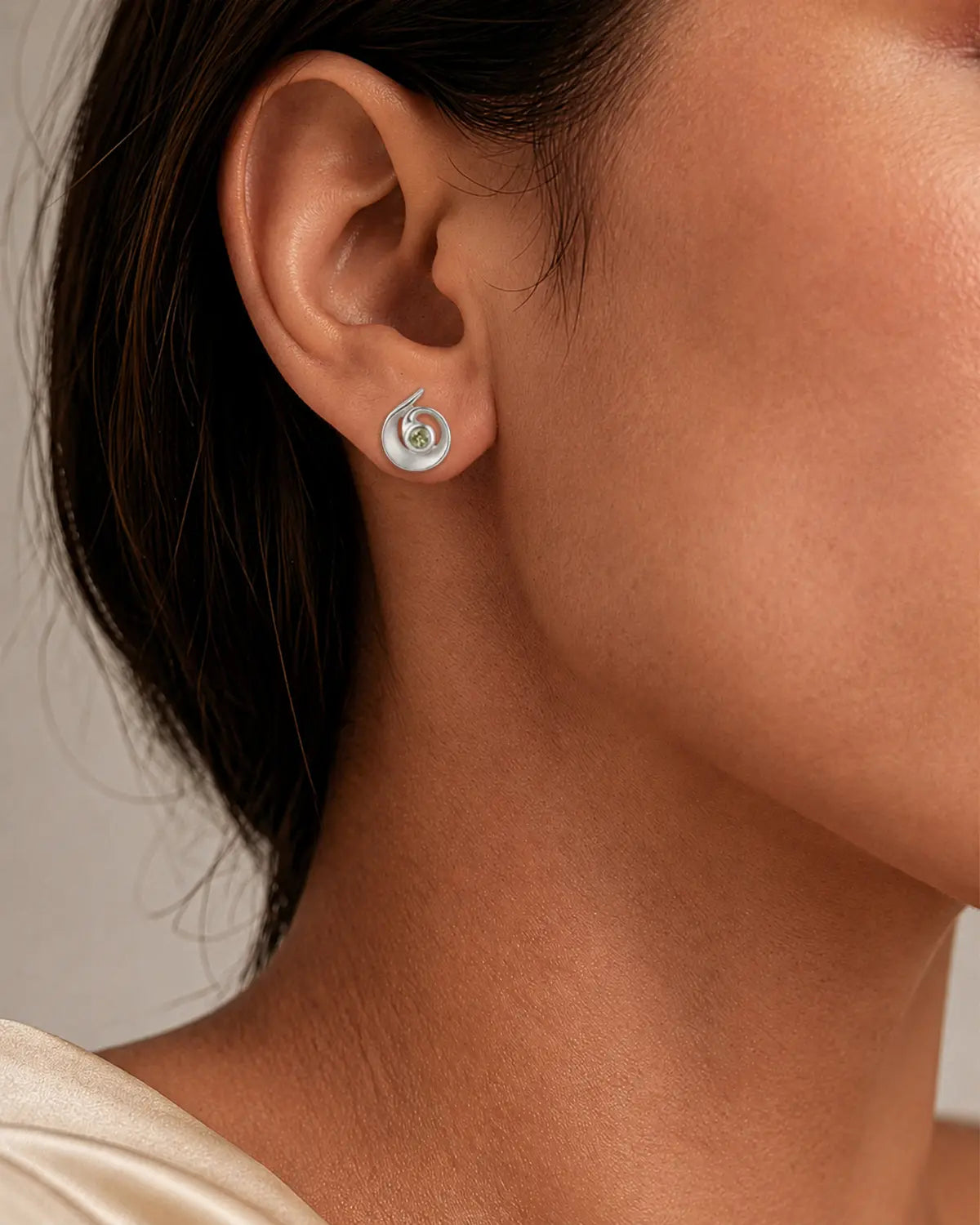 HAZE PERIDOT SPIRAL STUD EARRINGS