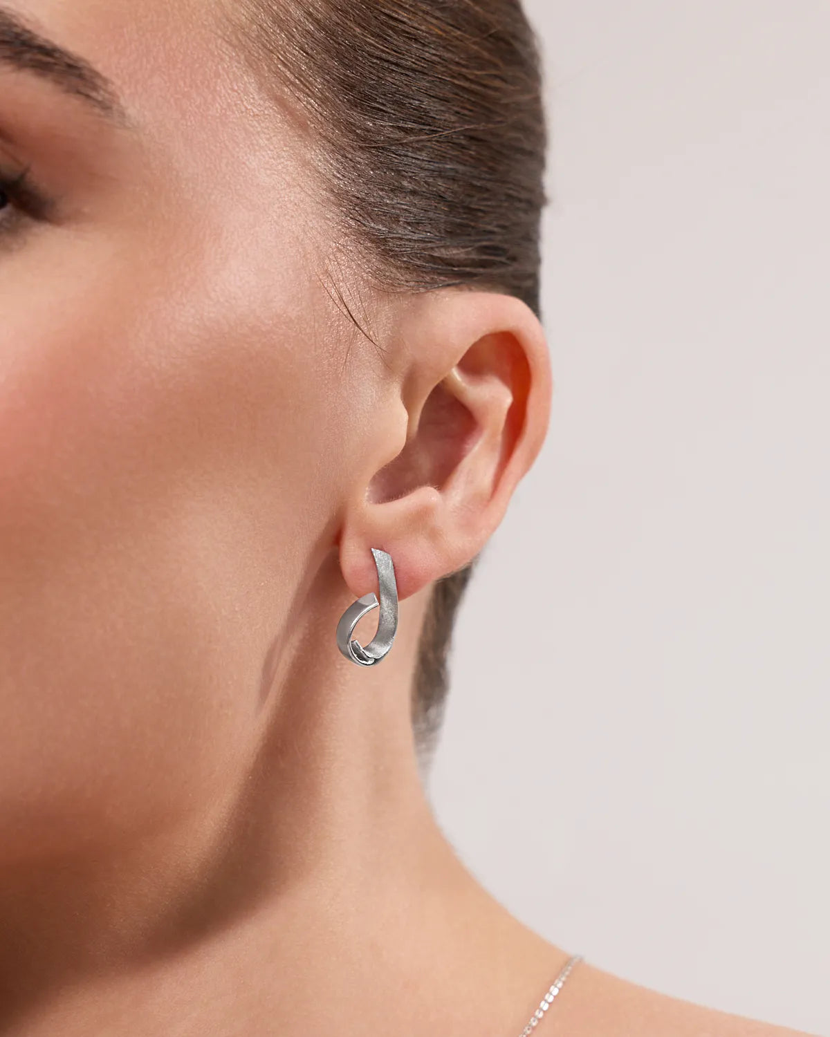 BILLOW CURVED DROP EARRINGS