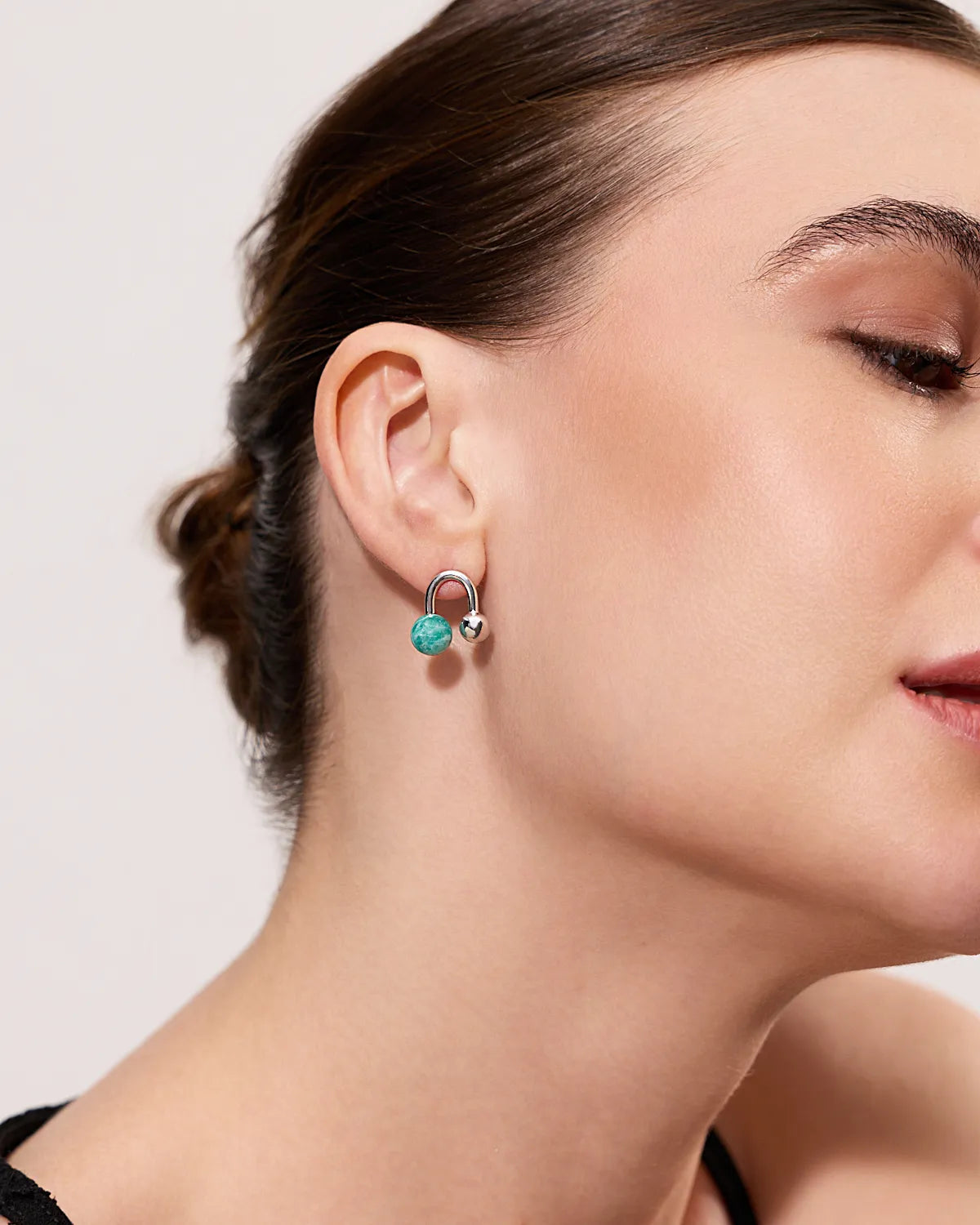 VOLUTE AMAZONITE SPHERE STUD EARRINGS