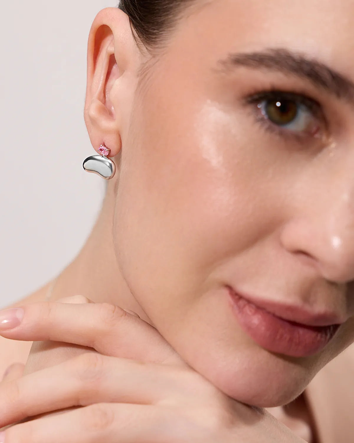 POISE PEBBLE STUD EARRINGS