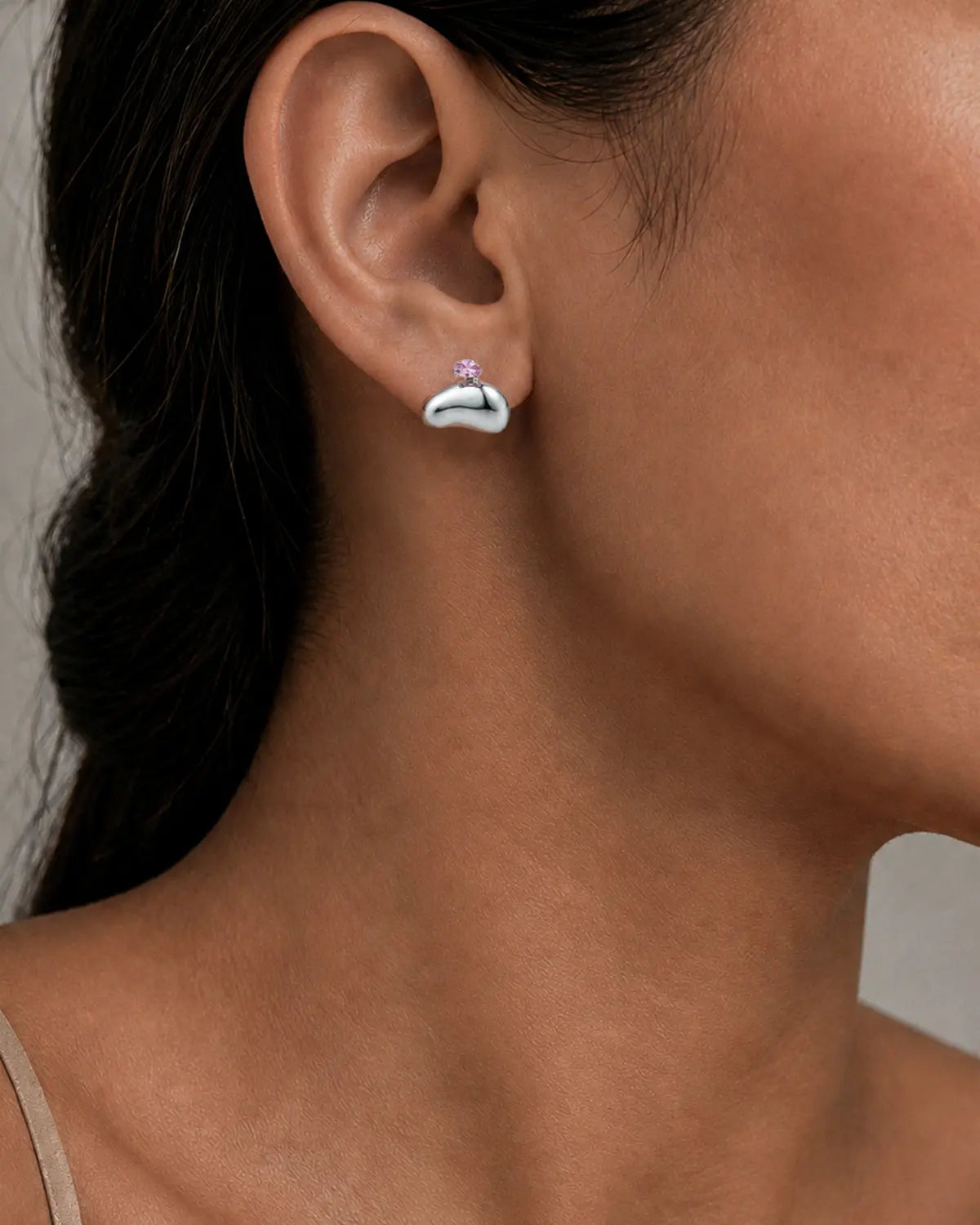 POISE PEBBLE STUD EARRINGS