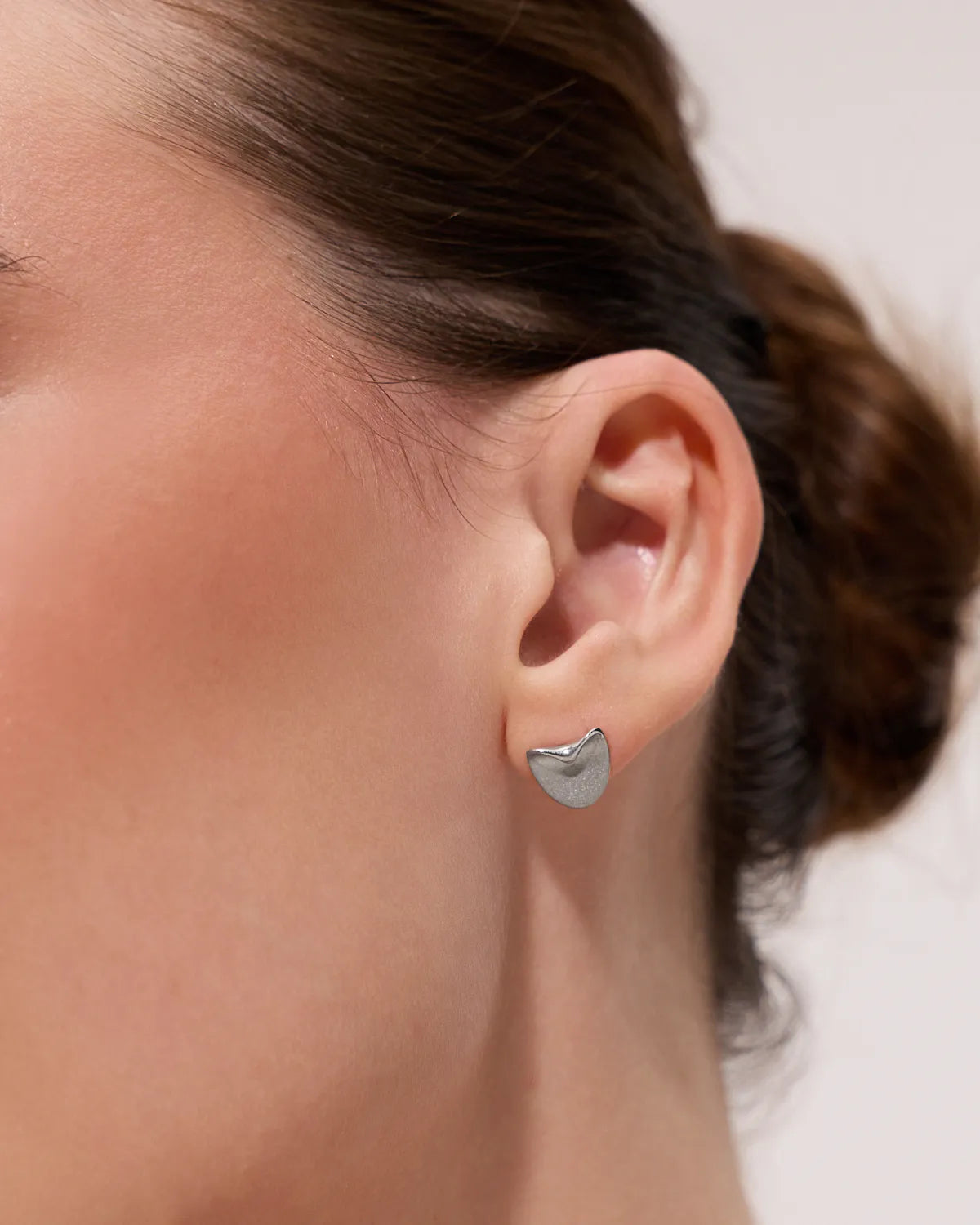 CARVED HEART STUD EARRINGS