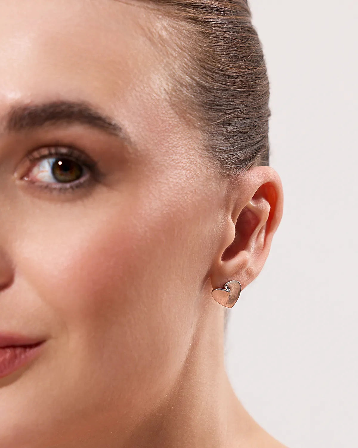 PLEATED HEART STUD EARRINGS