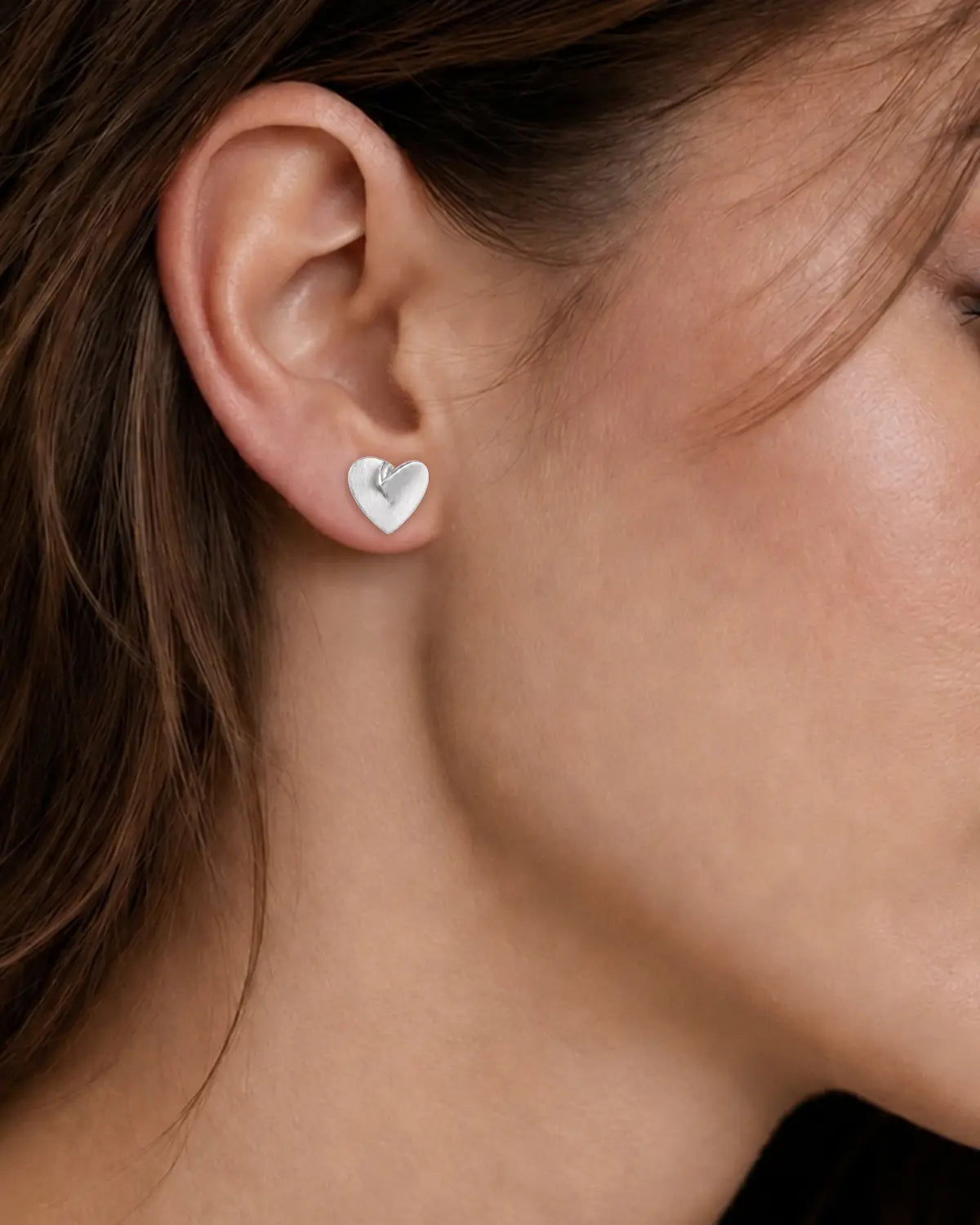 PLEATED HEART STUD EARRINGS