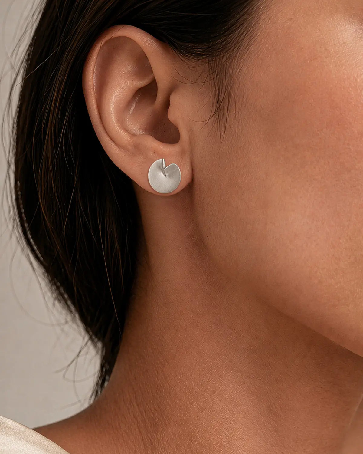WILDFLOWER CURVED DISC STUD EARRINGS
