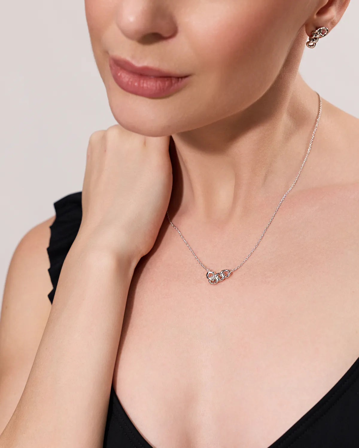 NEXUS LINKED CHAIN NECKLACE