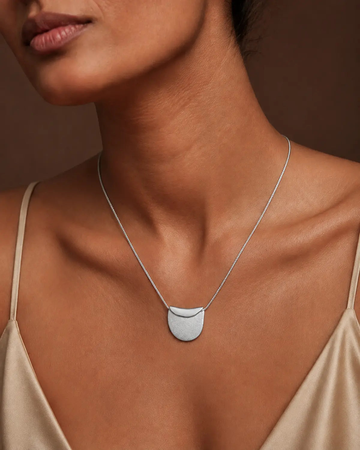 CONTOUR FOLDED CRESCENT PENDANT NECKLACE