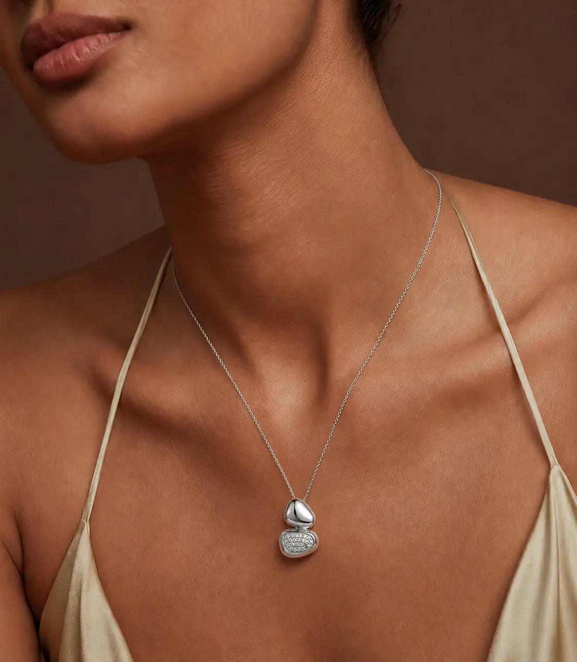CIEL CRYSTAL PEBBLE PENDANT