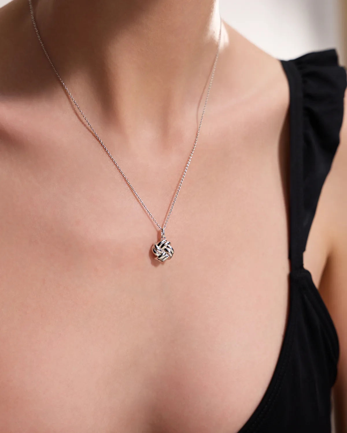 KNIT WOVEN KNOT NECKLACE