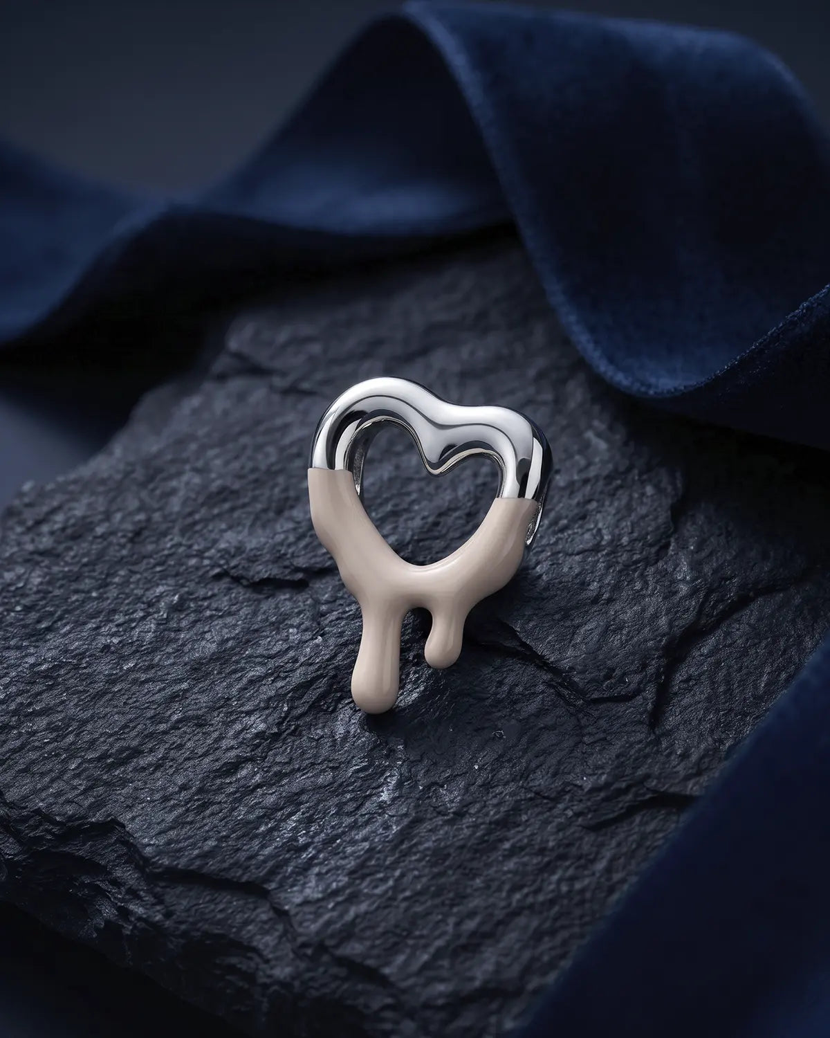 MELT HEART PENDANT