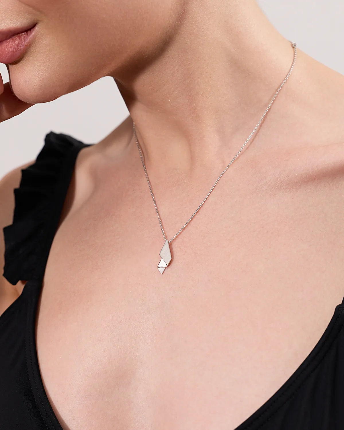 ORIKU FOLDED NECKLACE