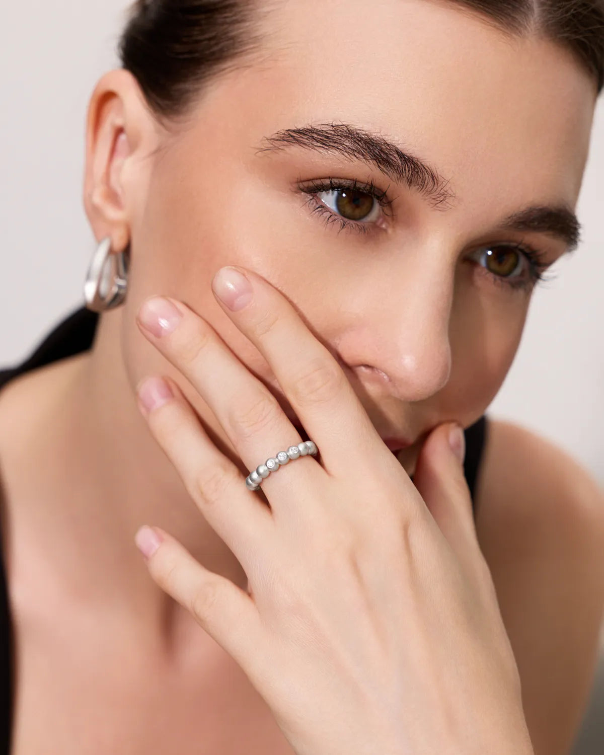 BEADED CRYSTAL BAND RING