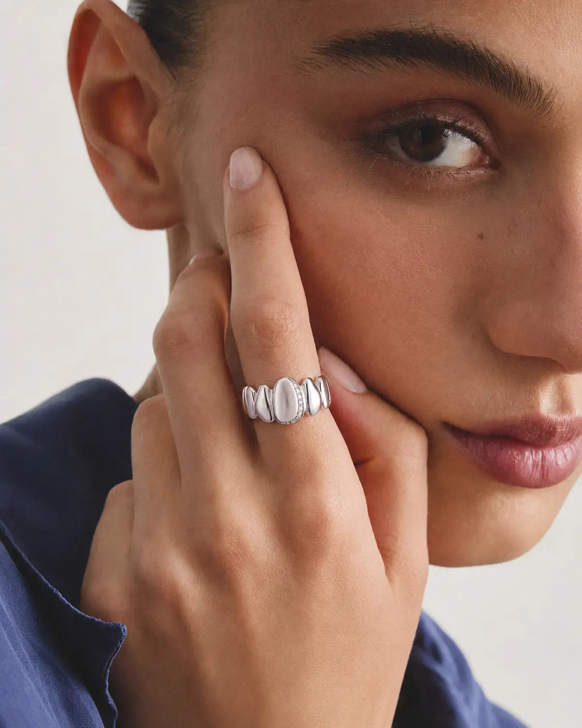 CELESTE PAVÈ PEBBLE BAND RING