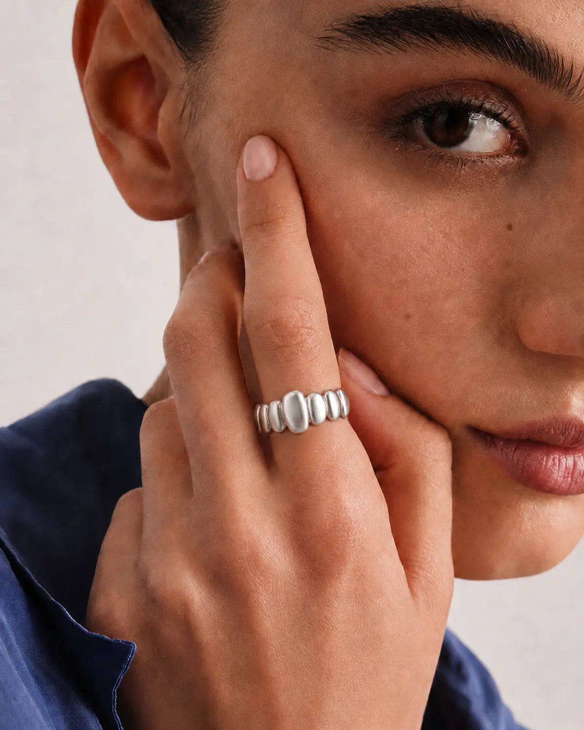 COSMOS PEBBLE BAND RING