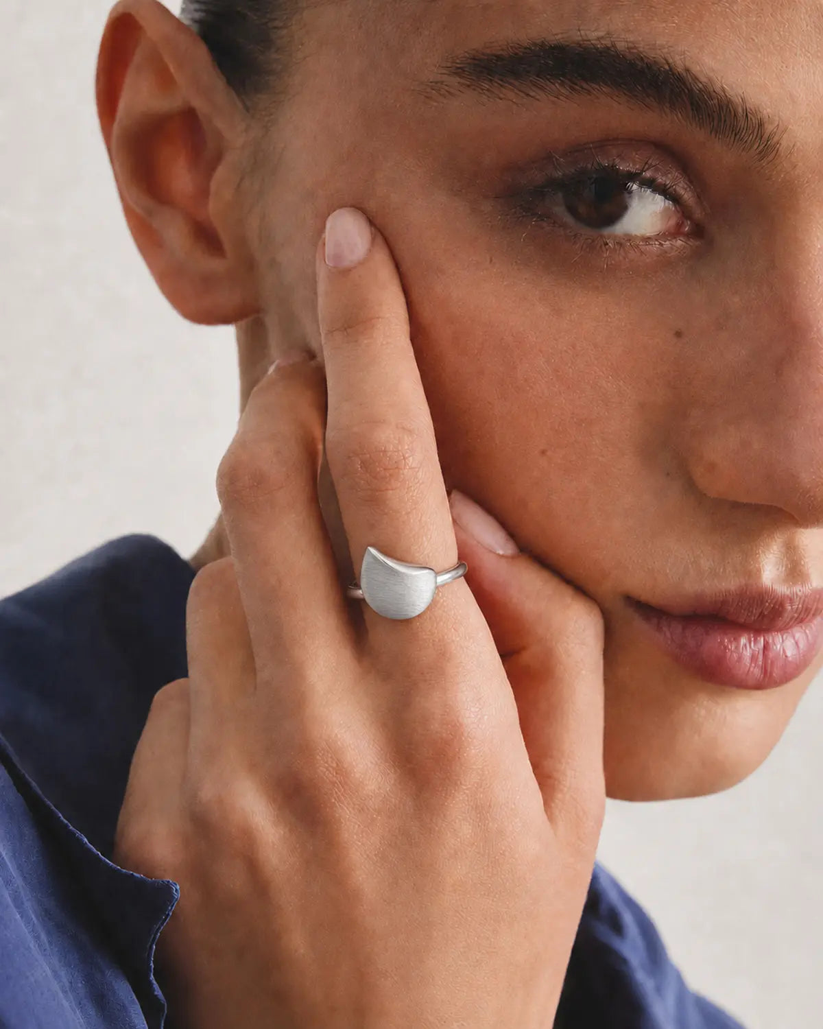CONTOUR FOLDED CRESCENT RING