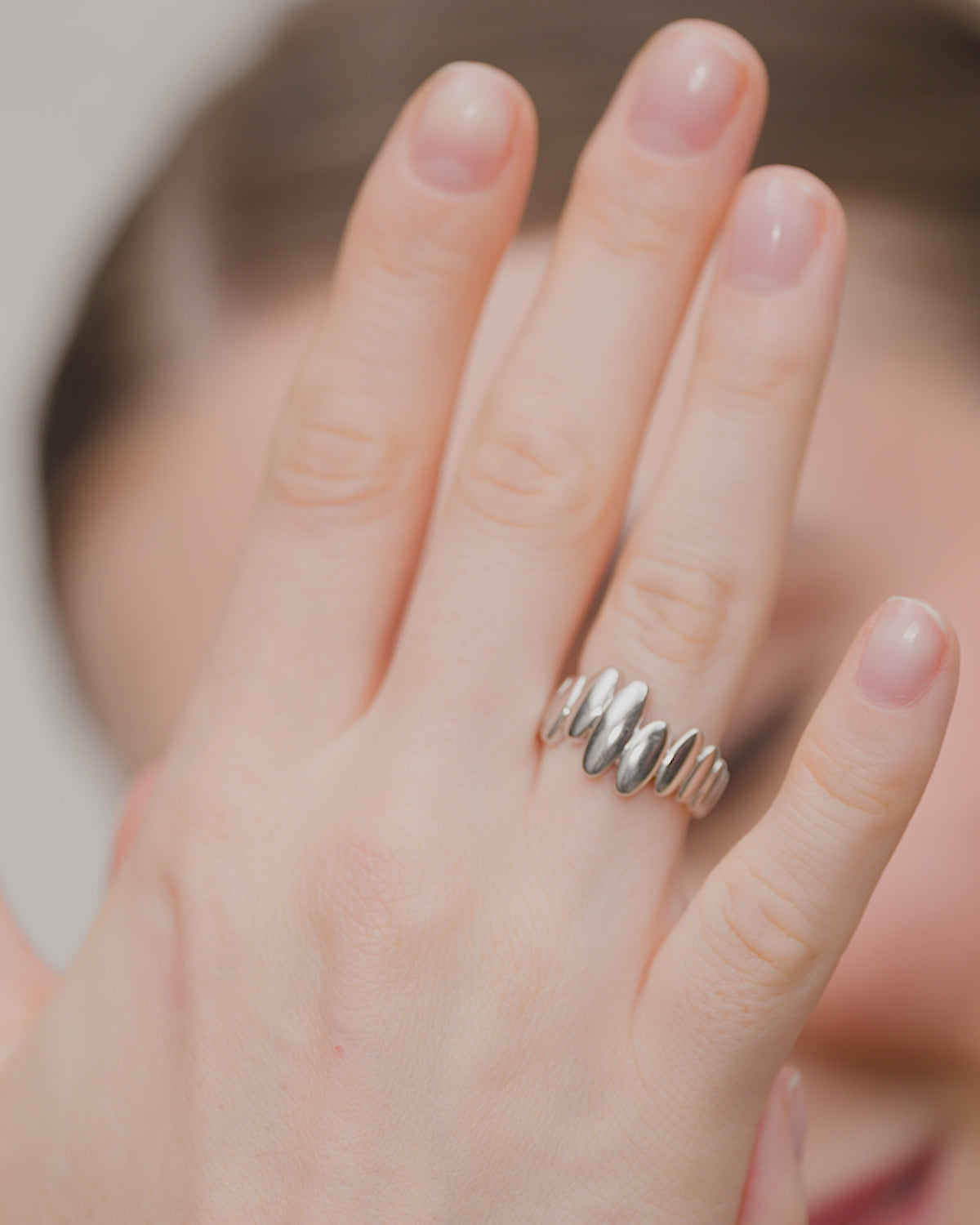 RESONANCE PEBBLE BAND RING