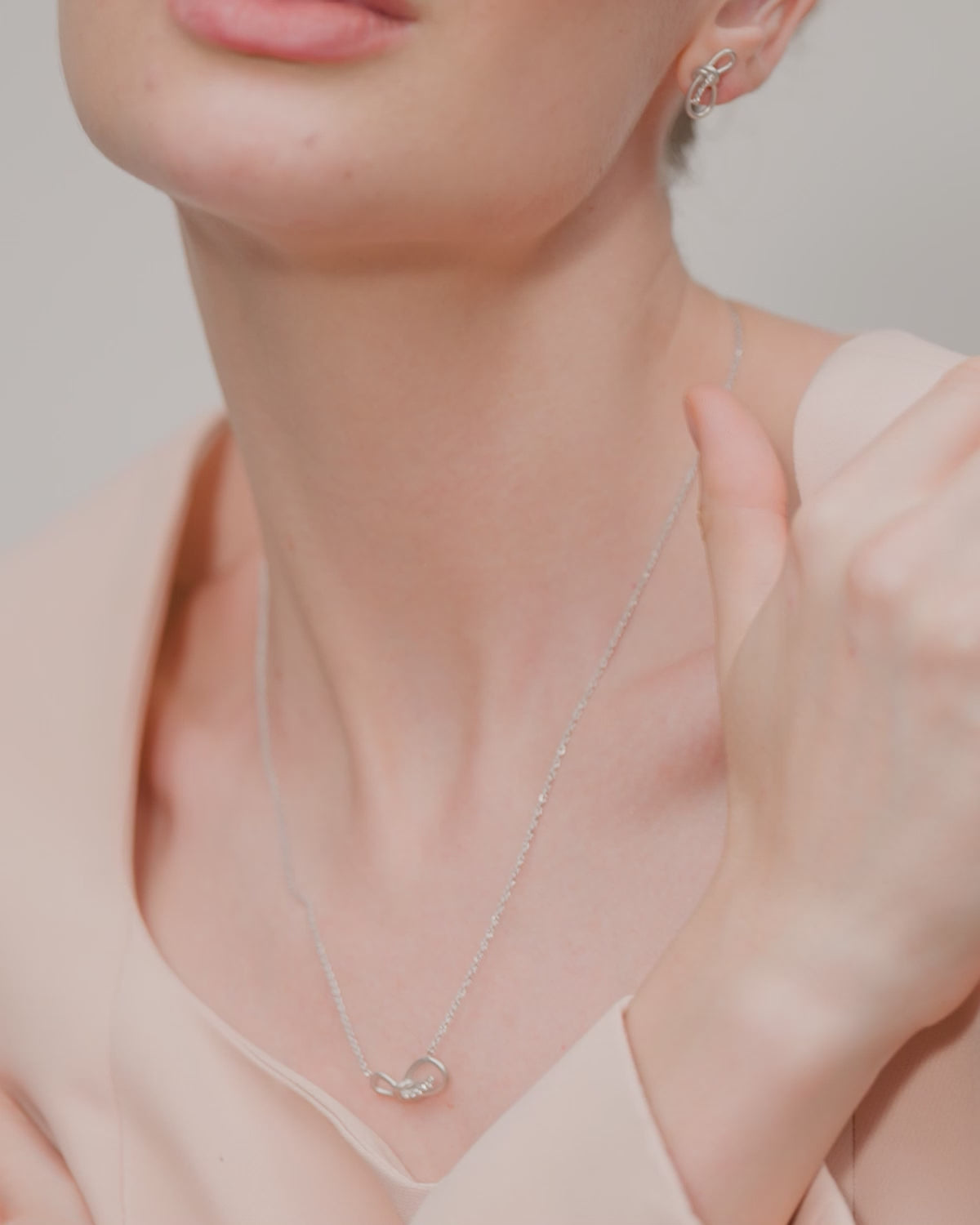 WEAVE KNOT NECKLACE