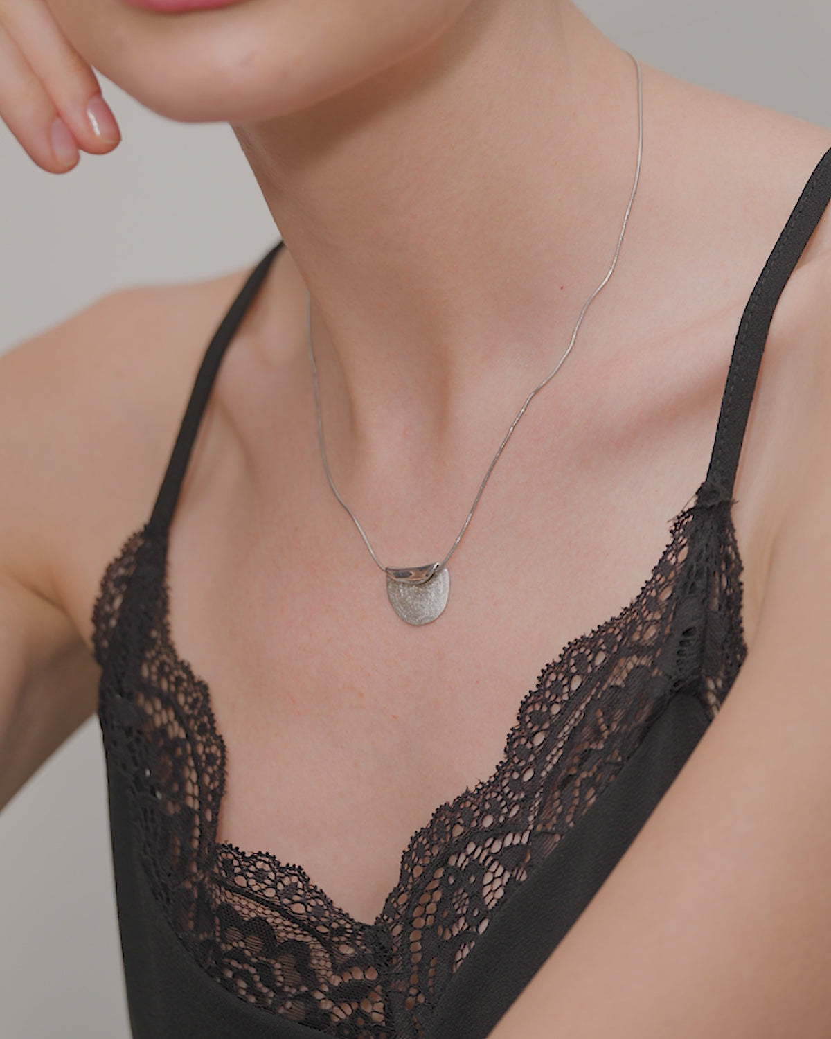 CONTOUR FOLDED CRESCENT RING