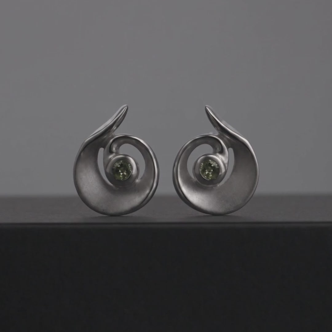 HAZE PERIDOT SPIRAL STUD EARRINGS