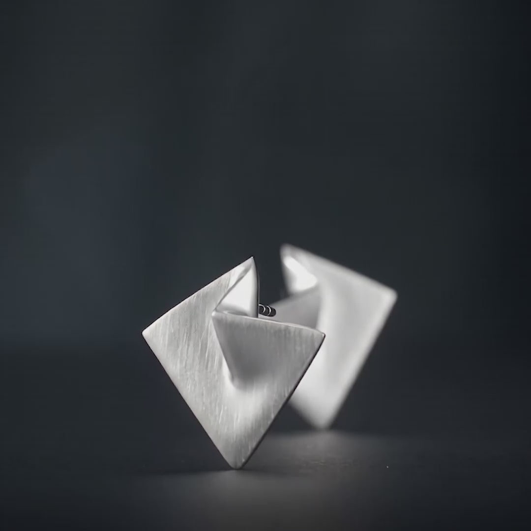 KANSO FACETED KITE STUD EARRINGS