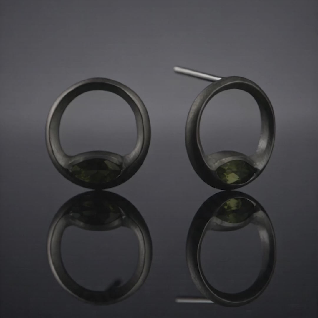 LUCENCE PERIDOT CIRCLE STUD EARRINGS